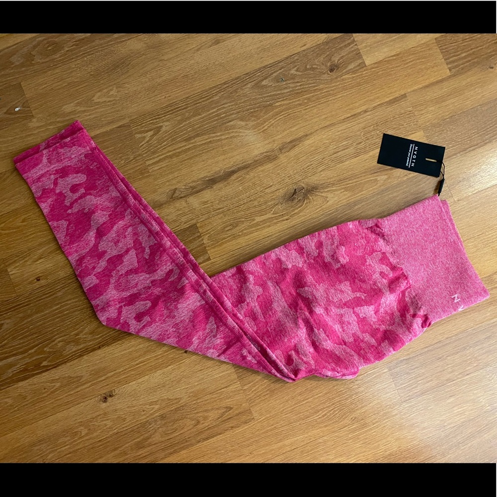 NVGTN Fuschia Camo Seamless Leggings